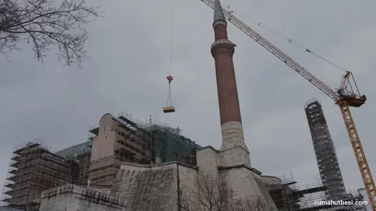 Ayasofya Kebir Cami Şerifi Ana Kubbesinde Restorasyon Çalışmaları Sürüyor