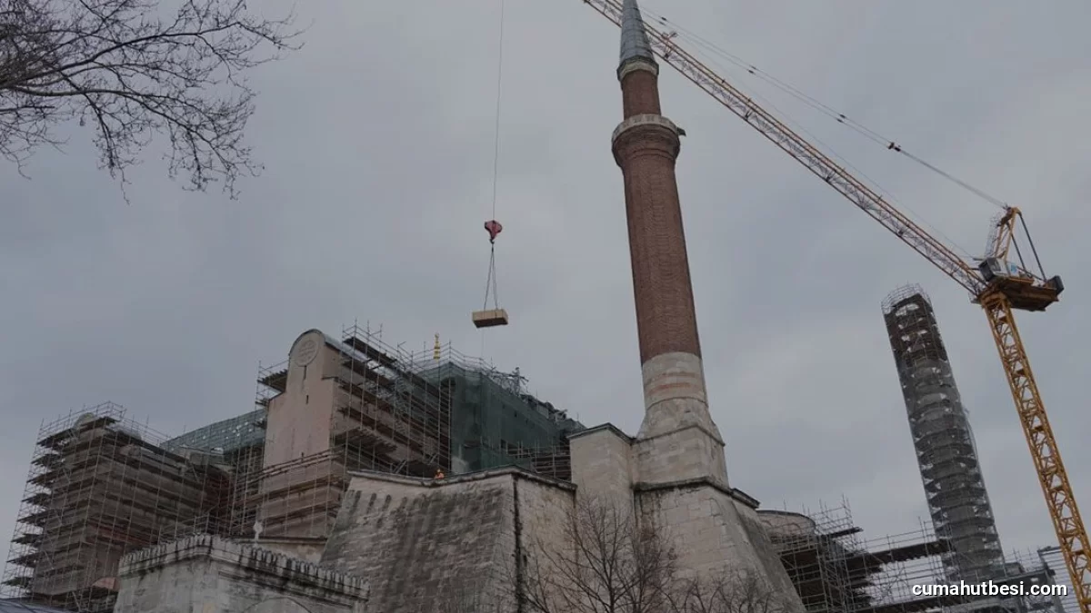 Ayasofya Kebir Cami Şerifi Ana Kubbesinde Restorasyon Çalışmaları Sürüyor