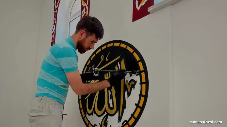 İmam Harun Kaşkaya Sivas’taki Camiye Sanatsal Dokunuş Yaptı