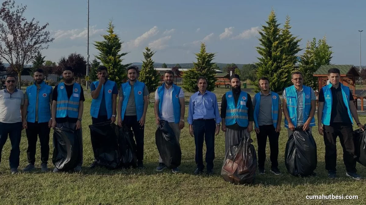 İvrindi İlçe Müftülüğü Personeli Çevre Temizliği İçin Bir Araya Geldi