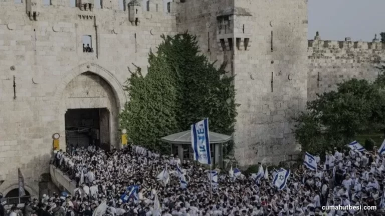 Mescid-i Aksa’da provokasyon: Binlerce İsrailli baskın düzenledi