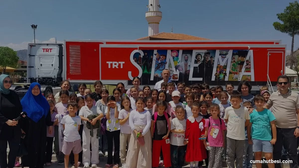 TRT Sinema Tırı Çorum Osmancıkta Çocuklarla Buluştu