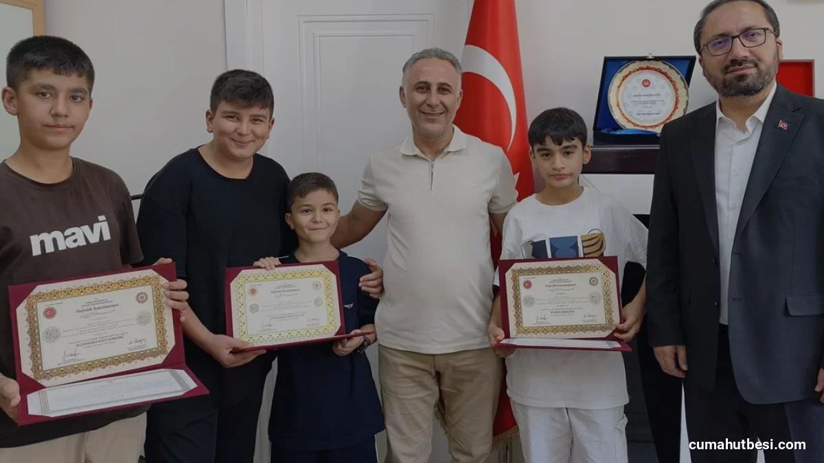Adıyaman İl Müftülüğü Hafızlık Eğitimini Tamamlayan Öğrencileri Ödüllendirdi