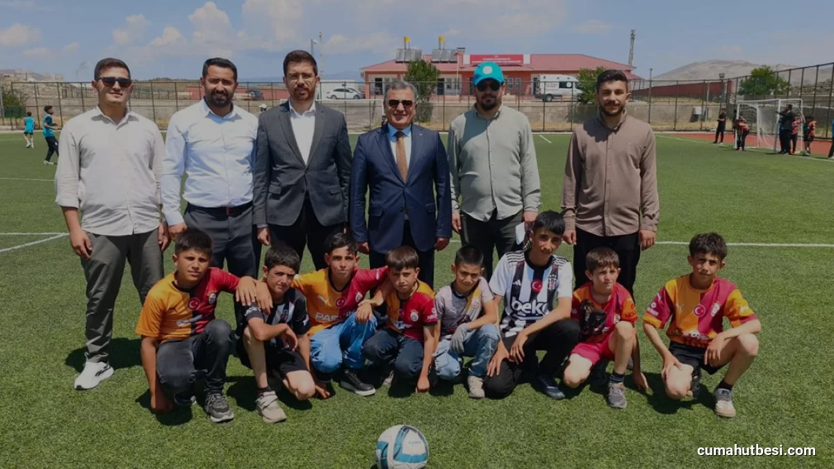 Çaldıran İlçe Müftülüğü öğrencileri futbol turnuvasında bir araya getirdi