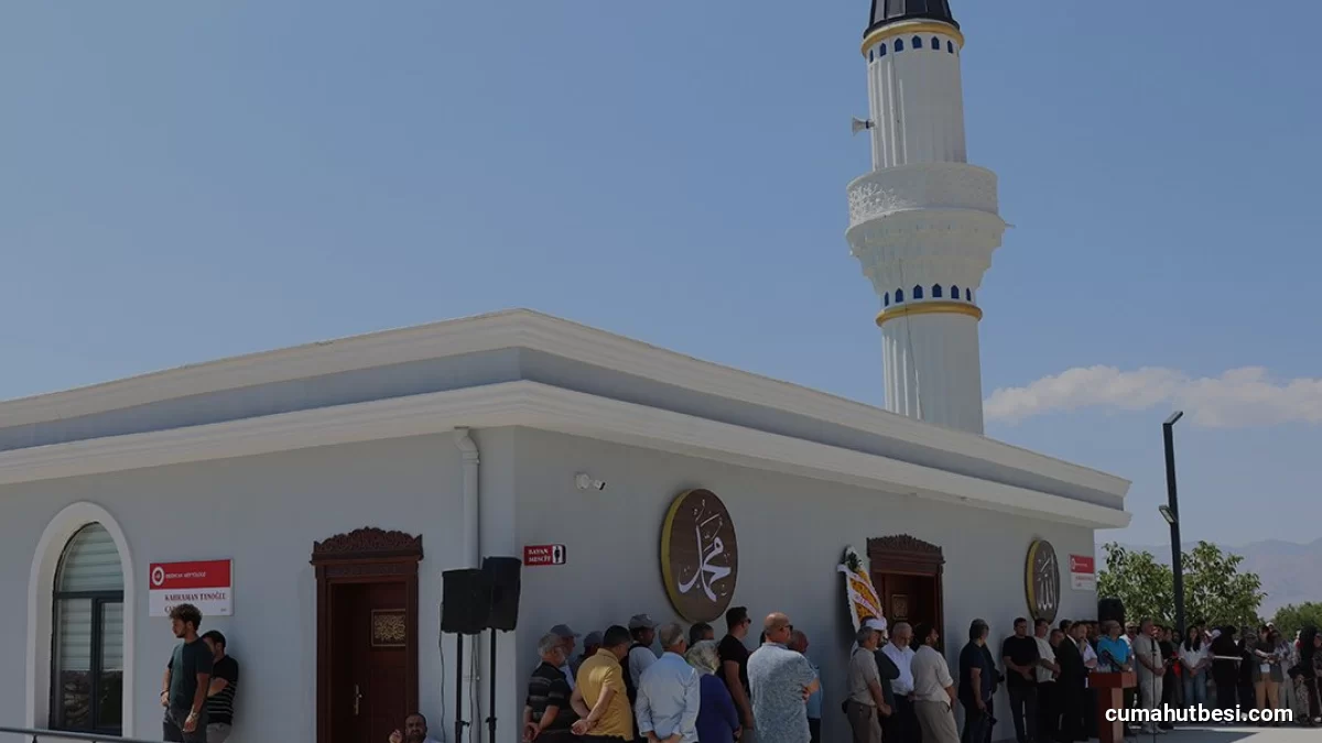 Erzincan Başbağlar Mahallesinde Yeni Cami İbadete Açıldı