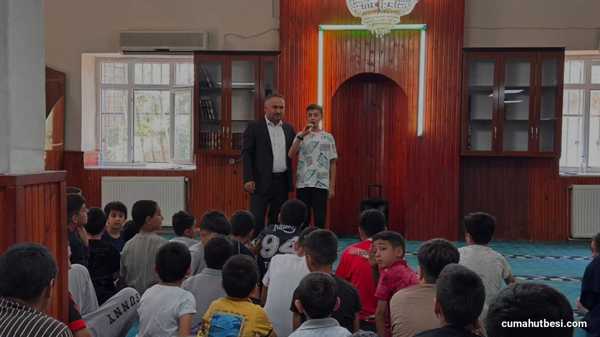 Yaz Kur’an Kursu Öğrencileri Sabah Namazında Bir Araya Geldi