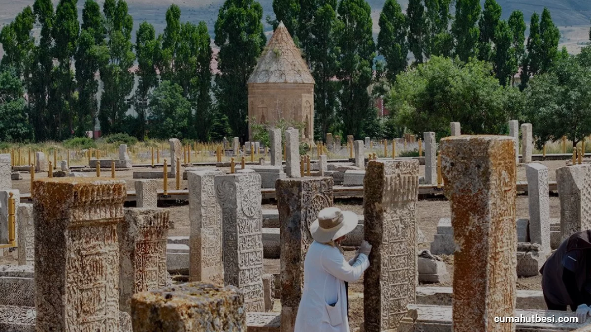 Gevaş Selçuklu Mezarlığı Kazılarında Yeni Bir Taş Ustası Keşfedildi