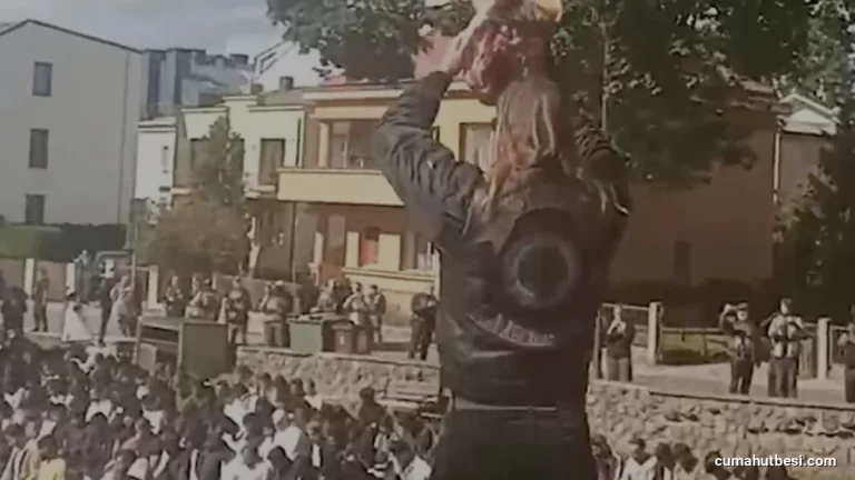 Kaunas Camisi önünde cuma namazı sırasında provokasyon