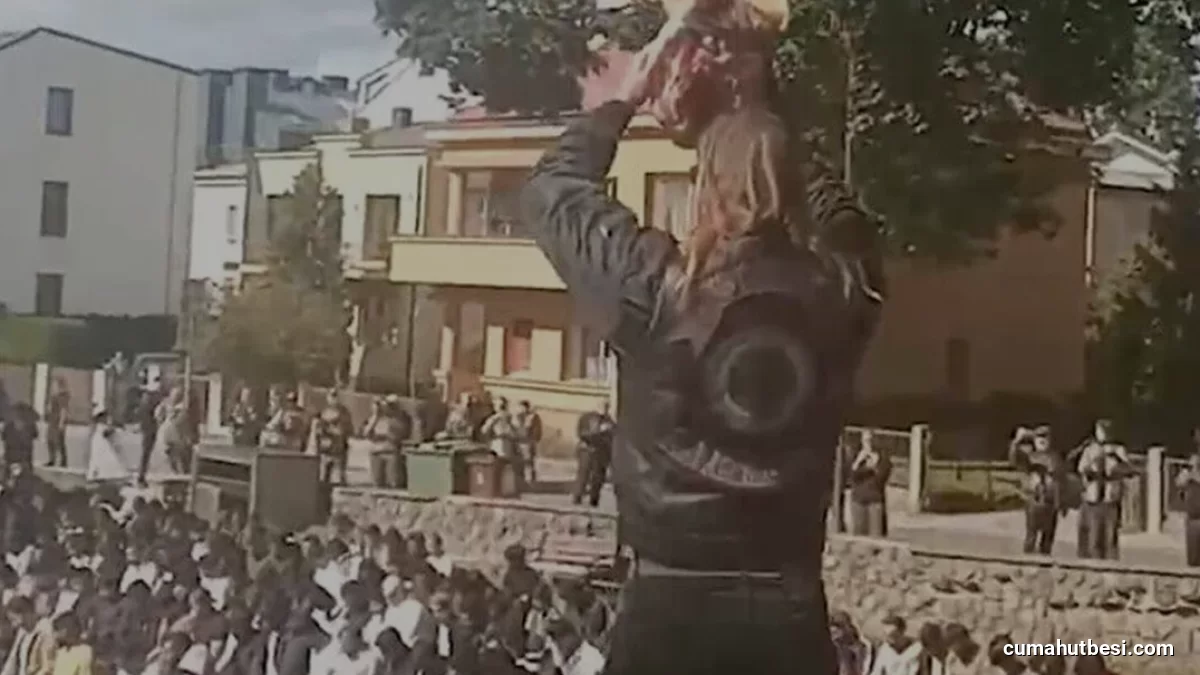 Kaunas Camisi önünde cuma namazı sırasında provokasyon